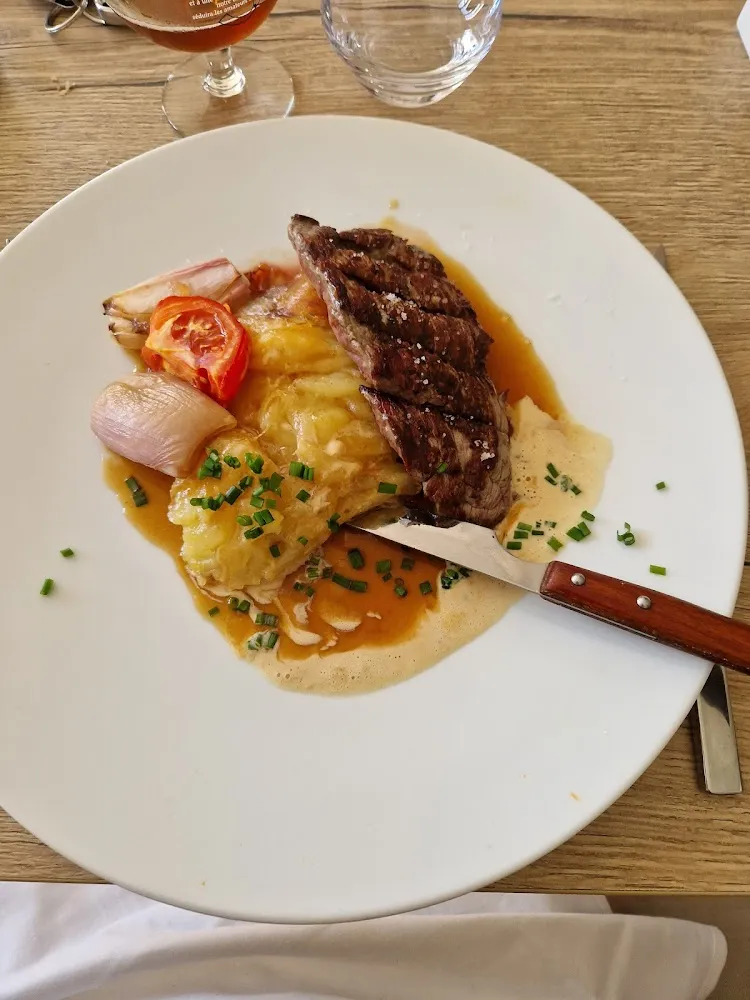 Steak Échalotes Confites Gratin de Pomme de Terre